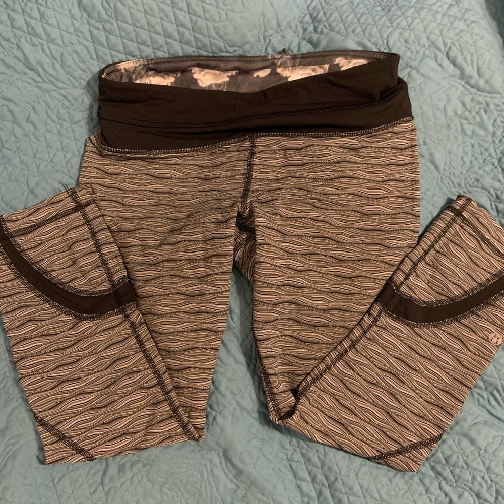 Lululemon run inspire crop textured wave size 6